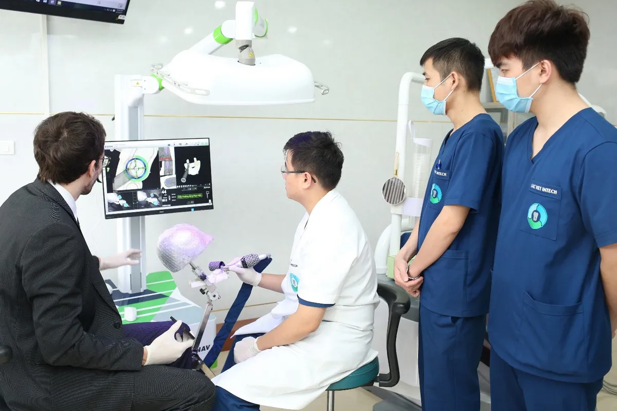 Đột phá công nghệ cấy ghép implant bằng robot định vị - X Guide: Bước tiến mới trong nền nha khoa Việt - Ảnh 3. Đột phá công nghệ cấy ghép implant bằng robot định vị - X Guide: Bước tiến mới trong nền nha khoa Việt - Ảnh 3.