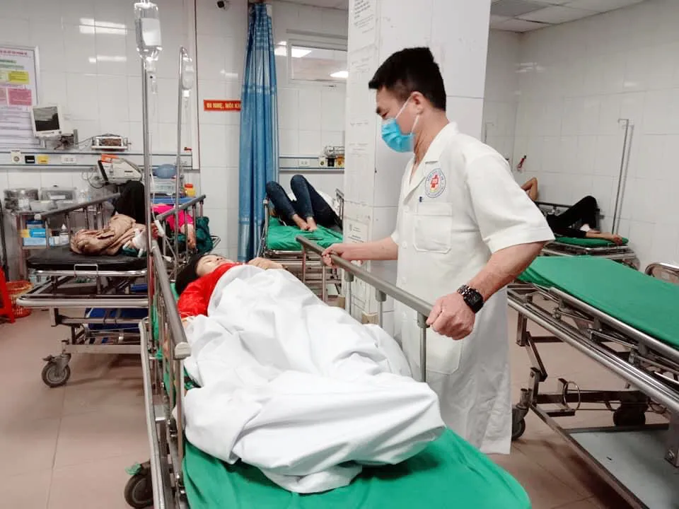 Nghệ An: Khẩn trương cấp cứu các nạn nhân tai nạn giao thông khi đi lễ đền - Ảnh 3.