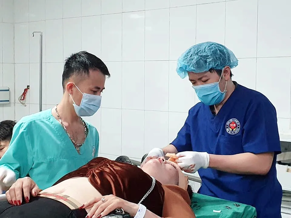 Nghệ An: Khẩn trương cấp cứu các nạn nhân tai nạn giao thông khi đi lễ đền - Ảnh 5.