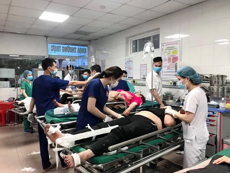 Nghệ An: Khẩn trương cấp cứu các nạn nhân tai nạn giao thông khi đi lễ đền - Ảnh 6.