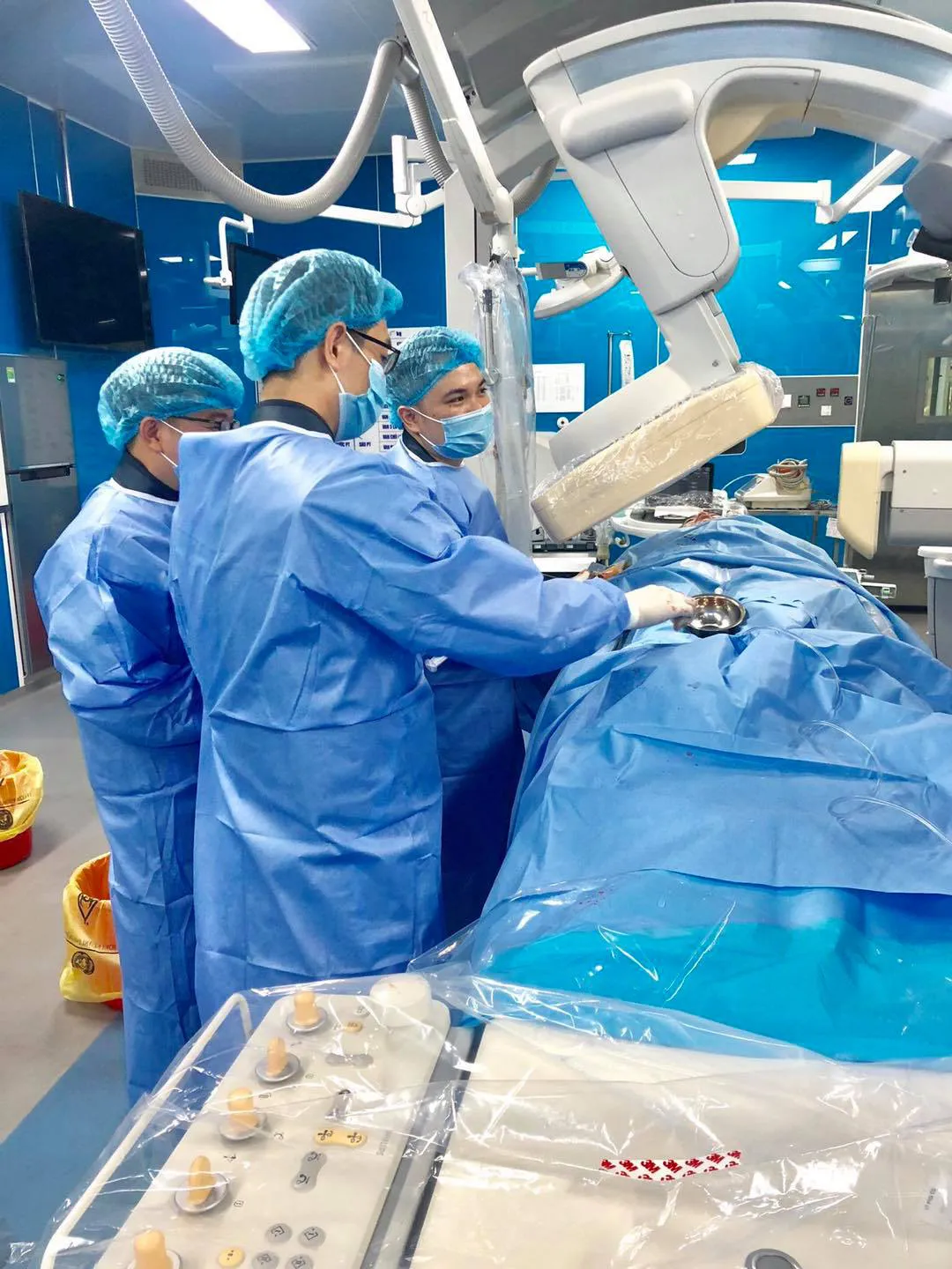 Liên tiếp thực hiện nút mạch cầm máu điều trị chửa vết mổ - Ảnh 1.