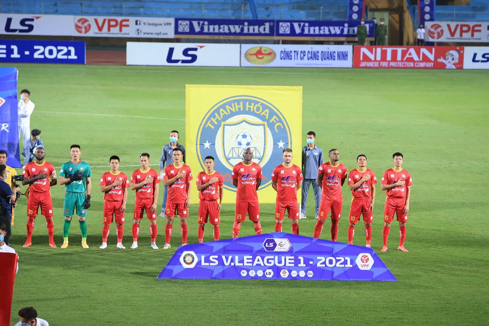 ẢNH: Nhọc nhằn vượt qua Đông Á Thanh Hoá, CLB Hà Nội có chiến thắng thứ 2 liên tiếp - Ảnh 1. ẢNH: Nhọc nhằn vượt qua Đông Á Thanh Hoá, CLB Hà Nội có chiến thắng thứ 2 liên tiếp - Ảnh 1.