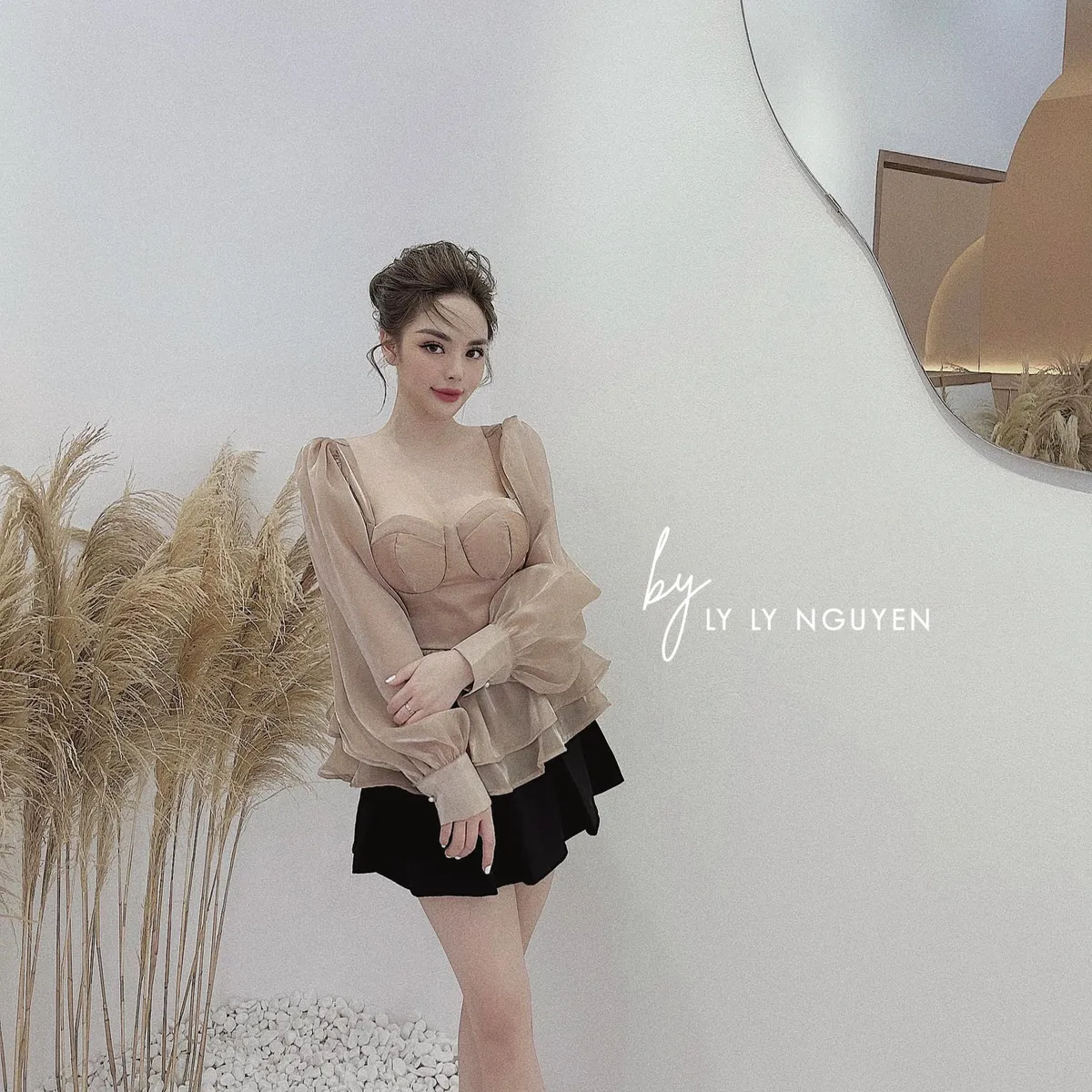 Ly Ly Nguyen mang đến những thiết kế lu&ocirc;n dẫn đầu xu hướng - Ảnh 2.
