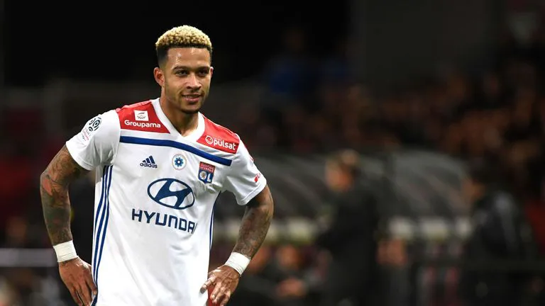 Barcelona gặp khó trong việc chiêu mộ Memphis Depay - Ảnh 1. Barcelona gặp khó trong việc chiêu mộ Memphis Depay - Ảnh 1.