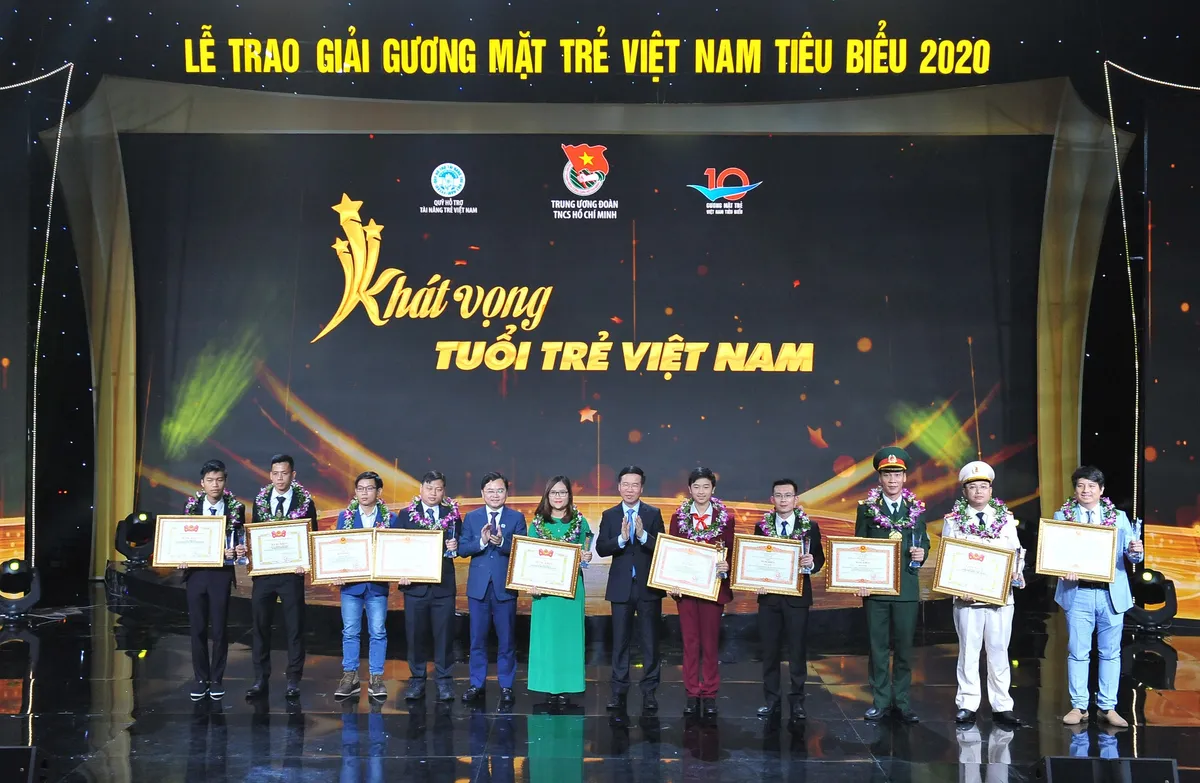 Thường trực Ban B&iacute; thư V&otilde; Văn Thưởng: Cần chắp c&aacute;nh cho t&agrave;i năng trẻ Việt Nam bay cao - Ảnh 1.