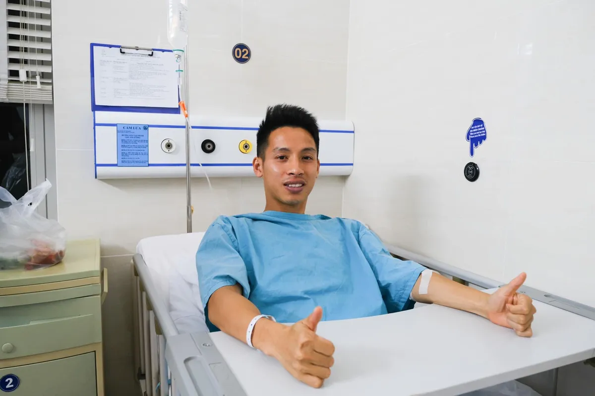HLV Chu Đình Nghiêm nói gì sau chấn thương kinh hoàng của Hùng Dũng? - Ảnh 2.