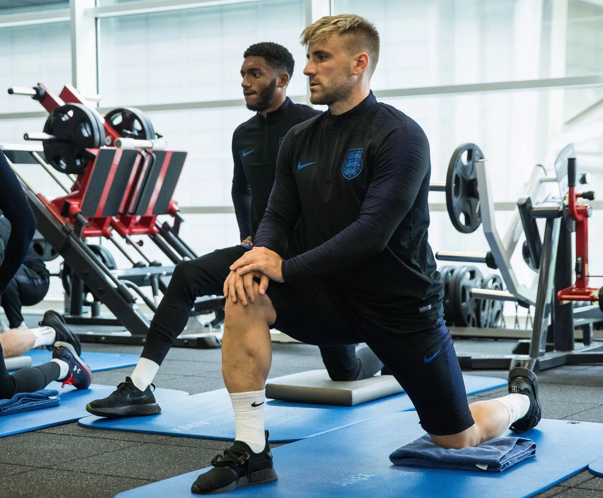 Luke Shaw đã vượt qua chấn thương gãy xương như thế nào? - Ảnh 6. Luke Shaw đã vượt qua chấn thương gãy xương như thế nào? - Ảnh 6.