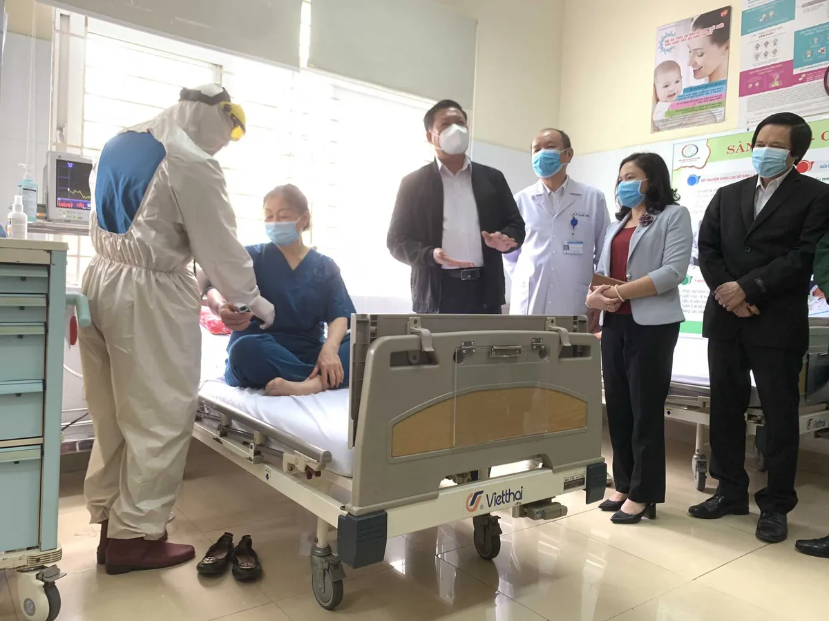 Quảng Ninh triển khai ti&ecirc;m vaccine ph&ograve;ng COVID-19 - Ảnh 2.