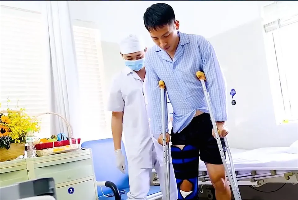 HLV Alexandre Polking: &Aacute;n phạt VFF d&agrave;nh cho Ng&ocirc; Ho&agrave;ng Thịnh l&agrave; qu&aacute; nặng - Ảnh 2.