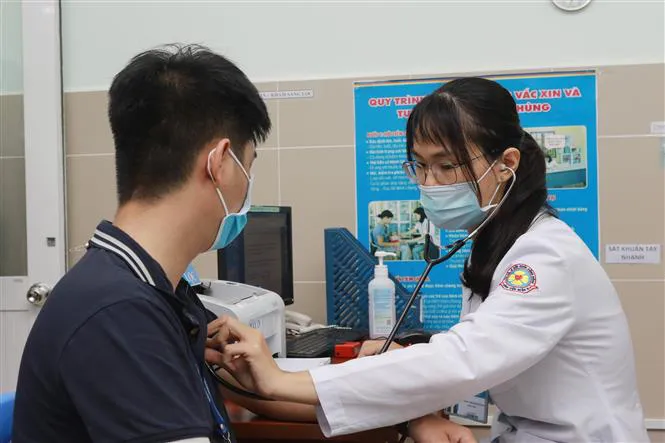 TP Hồ Chí Minh khẩn trương tiêm vaccine COVID-19 đợt 1 - Ảnh 2.