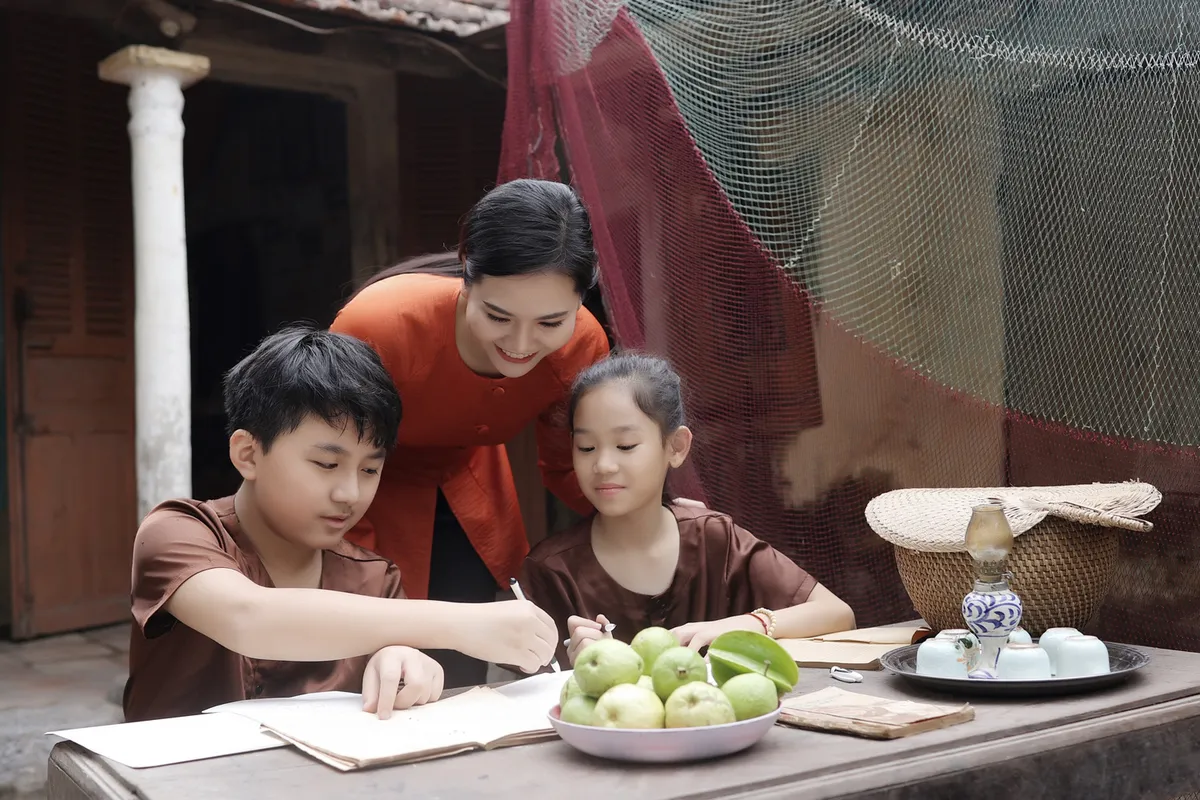 Sao mai Lương Nguyệt Anh đưa “chàng trai đặc biệt” vào MV dịp 8/3 - Ảnh 12.
