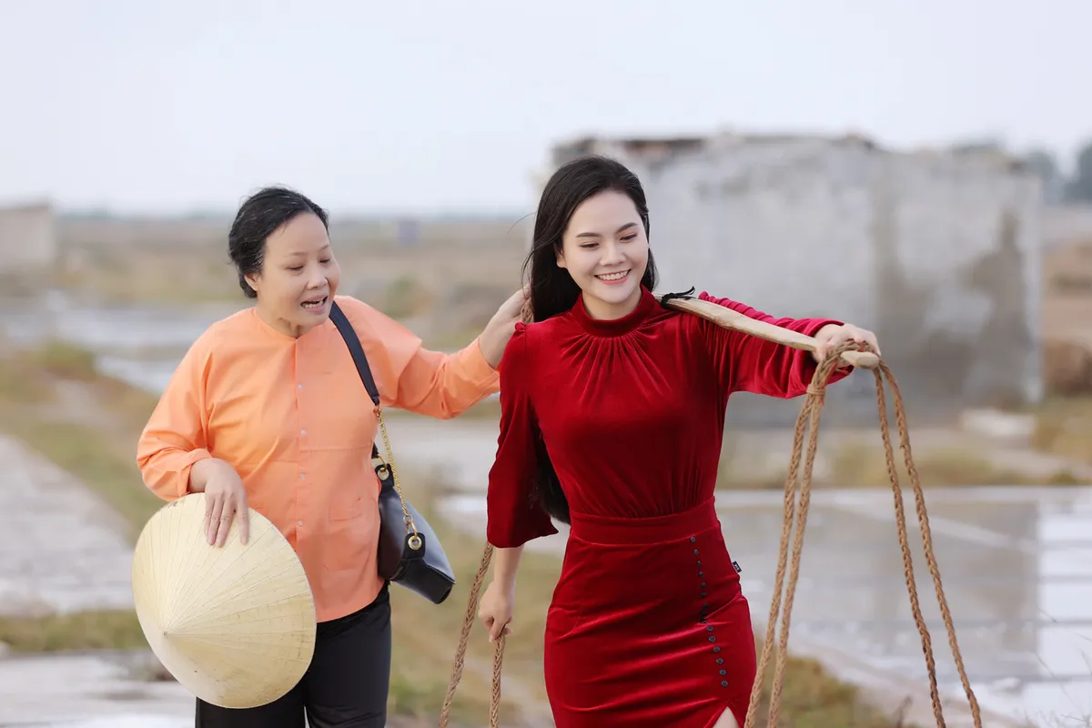 Sao mai Lương Nguyệt Anh đưa “chàng trai đặc biệt” vào MV dịp 8/3 - Ảnh 2.