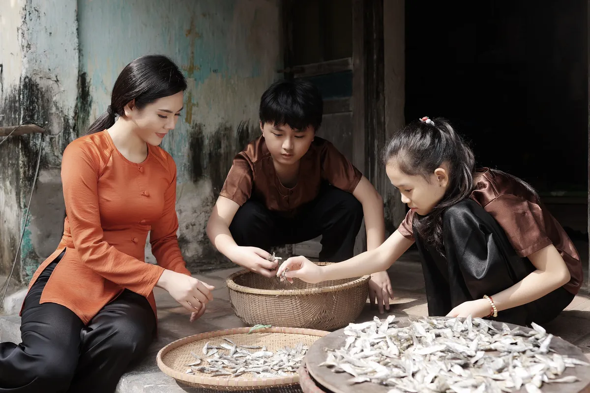 Sao mai Lương Nguyệt Anh đưa “chàng trai đặc biệt” vào MV dịp 8/3 - Ảnh 3.