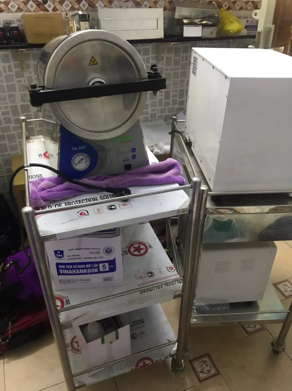 TP Hồ Chí Minh kiểm tra cơ sở thẩm mỹ bỏ quên gạc trong ngực khách hàng - Ảnh 2.