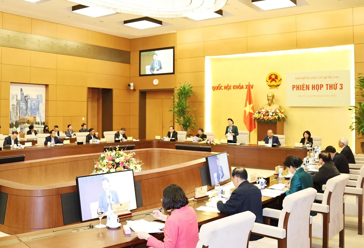 Chủ tịch Quốc hội Nguyễn Thị Kim Ngân chủ trì Phiên họp thứ 3 Hội đồng Bầu cử Quốc gia - Ảnh 1.