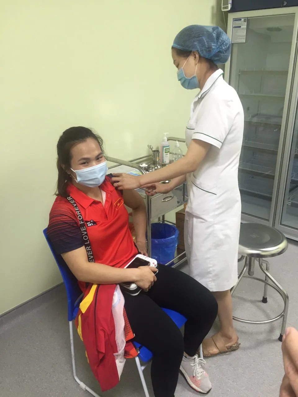 Thạch Kim Tuấn, Vũ Thành An, Nguyễn Tiến Minh… tiêm Vaccine Covid-19 - Ảnh 5. Thạch Kim Tuấn, Vũ Thành An, Nguyễn Tiến Minh… tiêm Vaccine Covid-19 - Ảnh 5.