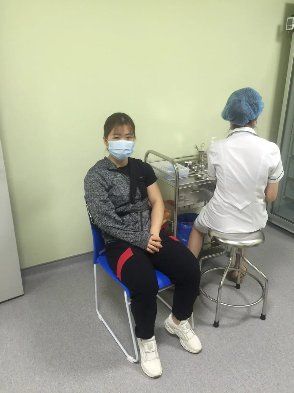 Thạch Kim Tuấn, Vũ Thành An, Nguyễn Tiến Minh… tiêm Vaccine Covid-19 - Ảnh 4. Thạch Kim Tuấn, Vũ Thành An, Nguyễn Tiến Minh… tiêm Vaccine Covid-19 - Ảnh 4.