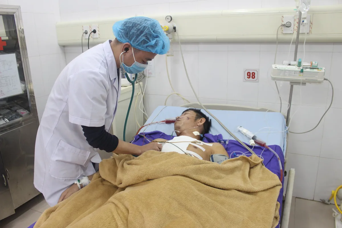 Phối hợp liên viện, xuyên đếm cứu bệnh nhân bị vết thương thấu tim - Ảnh 3. Phối hợp liên viện, xuyên đếm cứu bệnh nhân bị vết thương thấu tim - Ảnh 3.