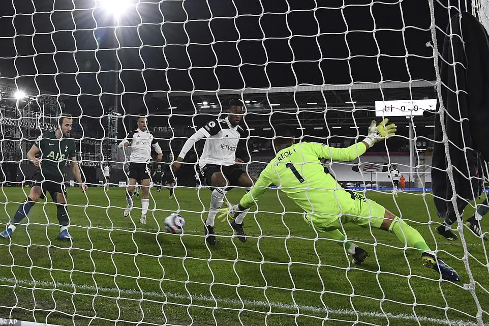 Fulham 0-1 Tottenham: Chiến thắng gây tranh cãi! - Ảnh 1. Fulham 0-1 Tottenham: Chiến thắng gây tranh cãi! - Ảnh 1.