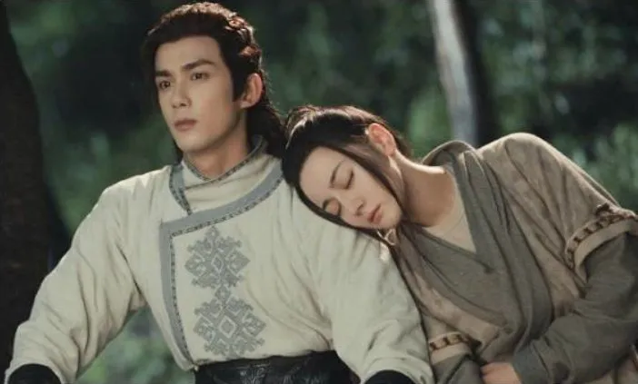 Địch Lệ Nhiệt Ba kh&ocirc;ng cảm thấy gi&agrave; d&ugrave; lớn hơn bạn diễn 7 tuổi - Ảnh 1.