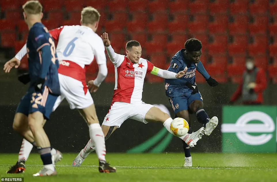 Slavia Praha 0-4 Arsenal: Lacazette lập cú đúp, Pháo thủ giành quyền vào bán kết Europa League - Ảnh 2. Slavia Praha 0-4 Arsenal: Lacazette lập cú đúp, Pháo thủ giành quyền vào bán kết Europa League - Ảnh 2.