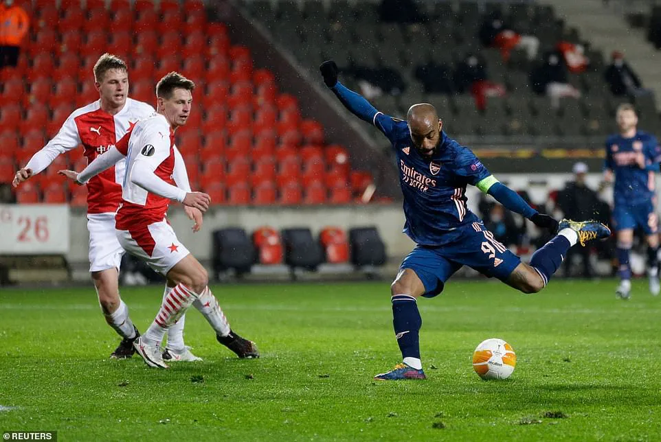 Slavia Praha 0-4 Arsenal: Lacazette lập cú đúp, Pháo thủ giành quyền vào bán kết Europa League - Ảnh 3. Slavia Praha 0-4 Arsenal: Lacazette lập cú đúp, Pháo thủ giành quyền vào bán kết Europa League - Ảnh 3.