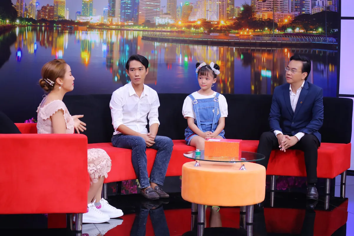 C&ocirc; b&eacute; 11 tuổi bị mẹ ngăn cấm nhảy m&uacute;a, cha v&agrave; b&agrave; nội l&eacute;n chở ch&aacute;u đi diễn trong suốt 7 năm - Ảnh 3.