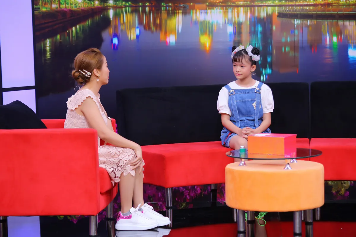 C&ocirc; b&eacute; 11 tuổi bị mẹ ngăn cấm nhảy m&uacute;a, cha v&agrave; b&agrave; nội l&eacute;n chở ch&aacute;u đi diễn trong suốt 7 năm - Ảnh 1.