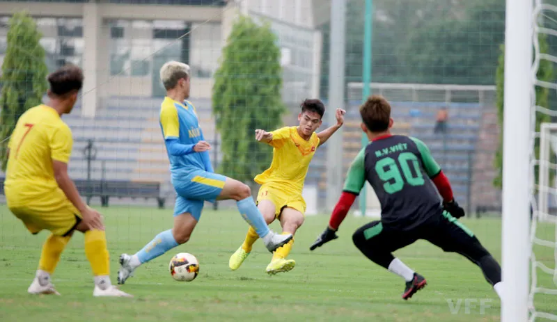 ĐT U18 Việt Nam bị cầm hòa trong trận đá tập duy nhất ở đợt hội quân lần 2 - Ảnh 1. ĐT U18 Việt Nam bị cầm hòa trong trận đá tập duy nhất ở đợt hội quân lần 2 - Ảnh 1.