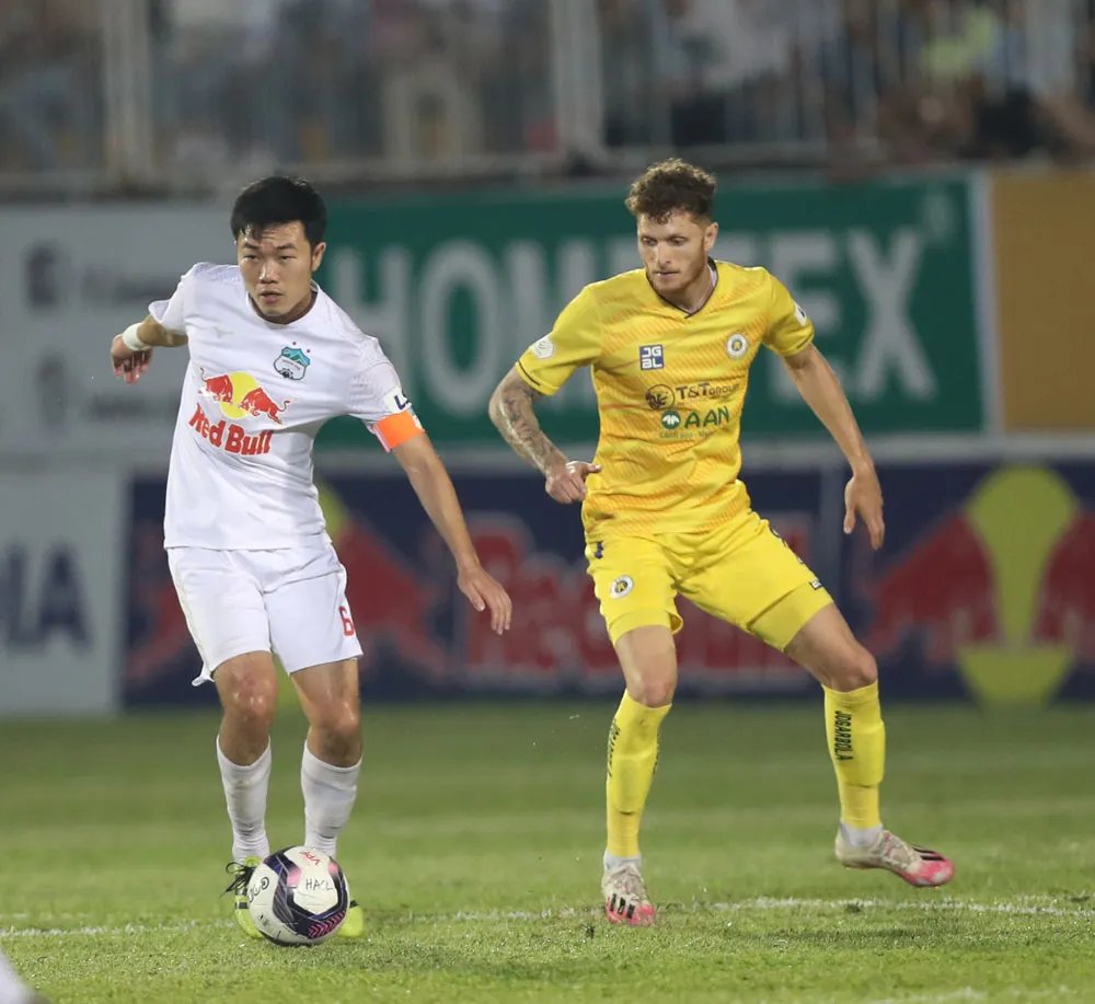 V.League 2021: HAGL ẵm trọn giải thưởng tháng 4 - Ảnh 2. V.League 2021: HAGL ẵm trọn giải thưởng tháng 4 - Ảnh 2.
