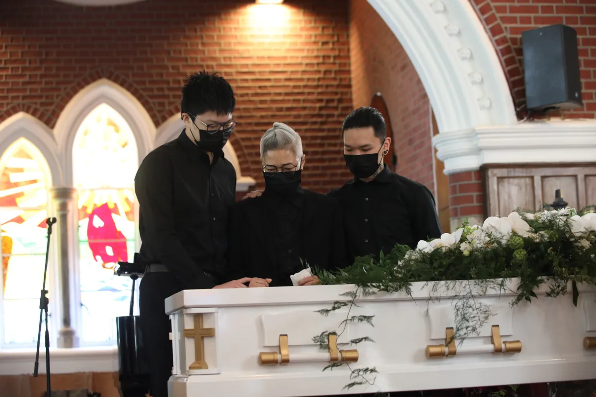 Vợ diễn vi&ecirc;n qu&aacute; cố Li&ecirc;u Khải Tr&iacute; n&oacute;i về những ng&agrave;y cuối đời của chồng: Anh ấy li&ecirc;n tục kh&oacute;c - Ảnh 2.