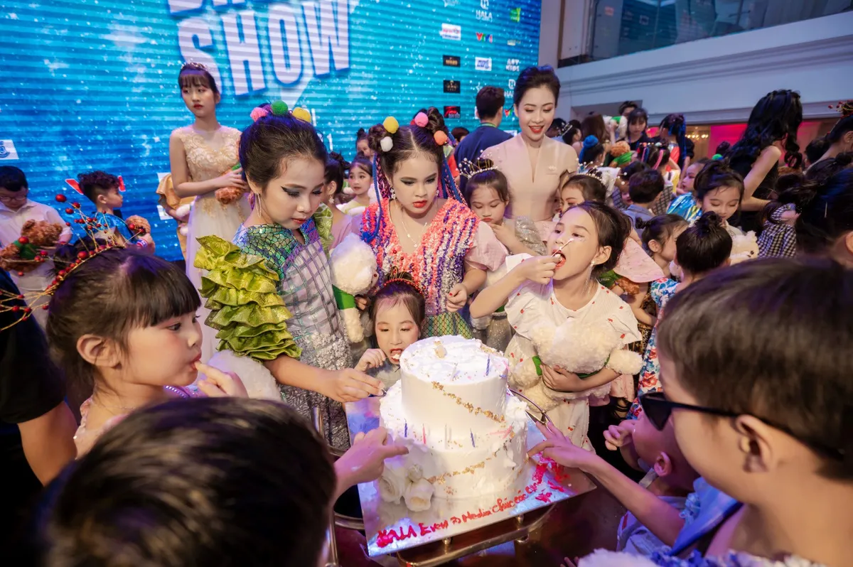 Dream Show - Đ&ecirc;m diễn đa m&agrave;u sắc v&agrave; truyền tải những th&ocirc;ng điệp &yacute; nghĩa - Ảnh 9.