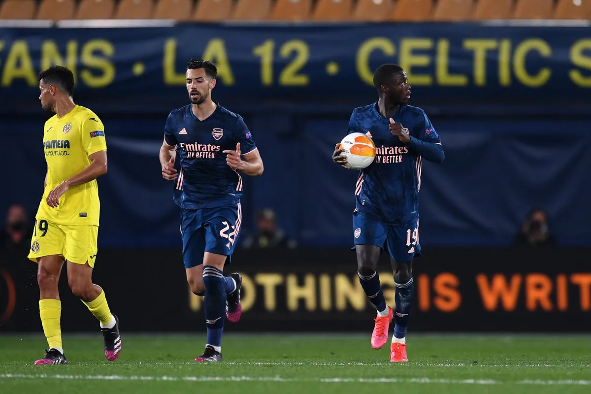 Kết quả bán kết lượt đi UEFA Europa League: Man Utd 6-2 AS Roma, Villarreal 2-1 Arsenal - Ảnh 4.