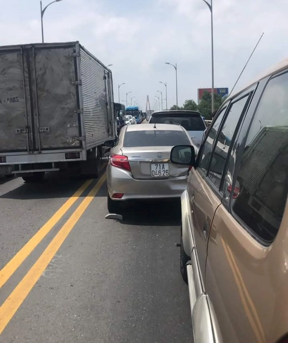 Ùn ứ kéo dài khu vực cửa ngõ Thủ đô và Tiền Giang ngày đầu nghỉ lễ - Ảnh 4.