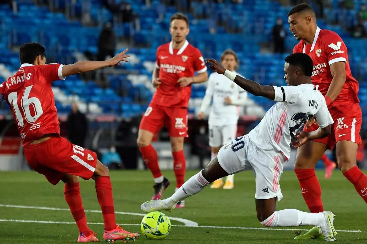 Real Madrid 2-2 Sevilla: Chia điểm kịch tính - Ảnh 2. Real Madrid 2-2 Sevilla: Chia điểm kịch tính - Ảnh 2.