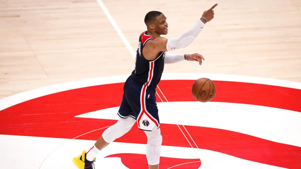 Russell Westbrook lập cột mốc lịch sử của NBA - Ảnh 1. Russell Westbrook lập cột mốc lịch sử của NBA - Ảnh 1.