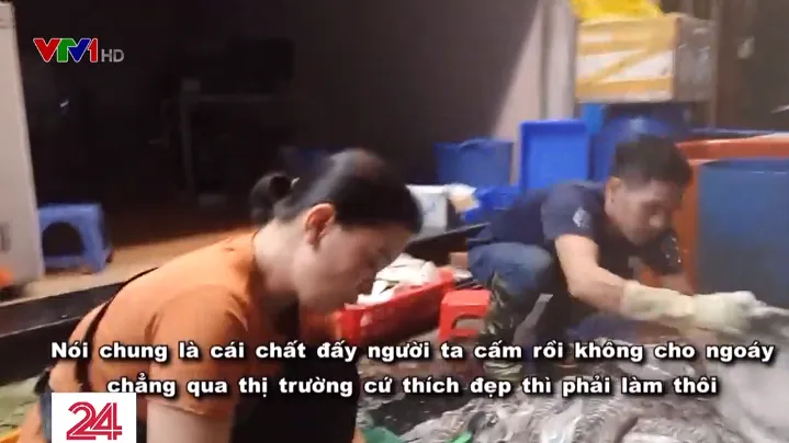 Kinh hãi công nghệ tẩy trắng mực thối bằng oxy già - Ảnh 4.