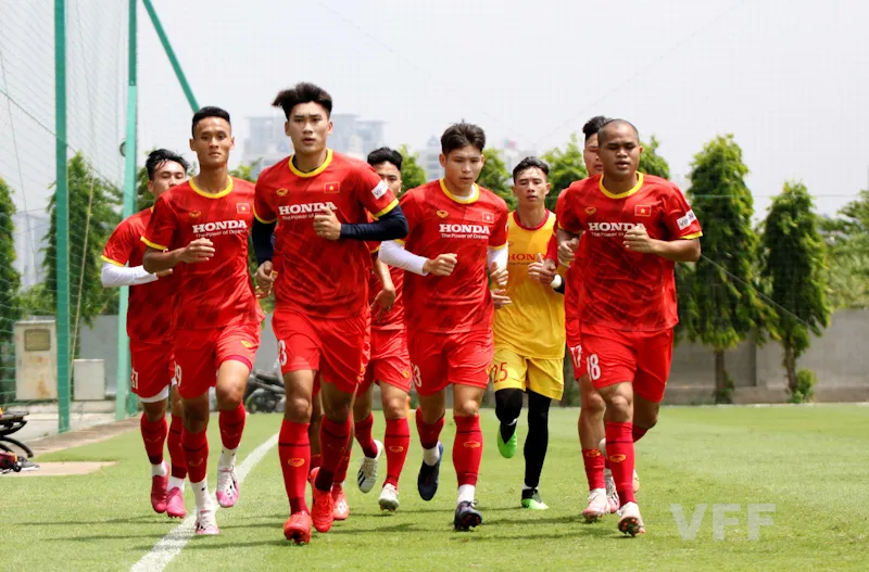 Các tuyển thủ U22 Việt Nam nỗ lực bắt nhịp với giáo án của ban huấn luyện - Ảnh 4. Các tuyển thủ U22 Việt Nam nỗ lực bắt nhịp với giáo án của ban huấn luyện - Ảnh 4.