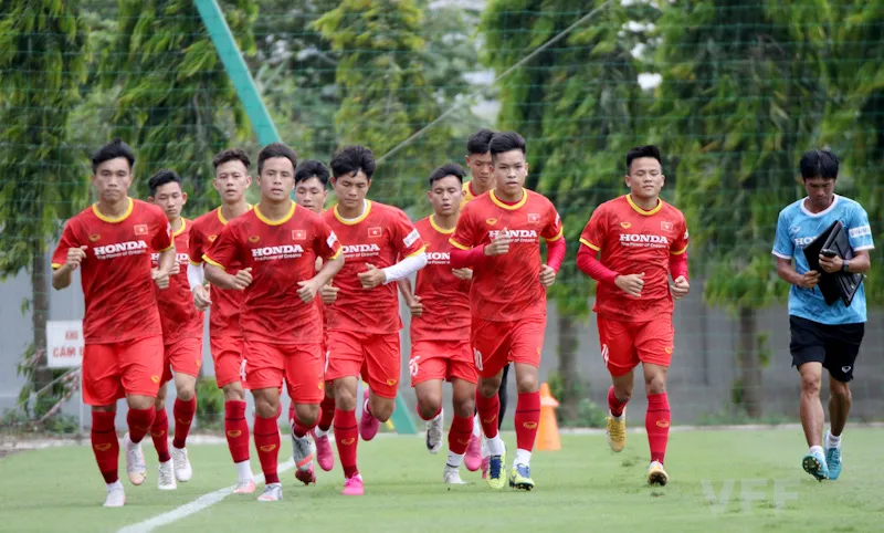 Các tuyển thủ U22 Việt Nam nỗ lực bắt nhịp với giáo án của ban huấn luyện - Ảnh 3. Các tuyển thủ U22 Việt Nam nỗ lực bắt nhịp với giáo án của ban huấn luyện - Ảnh 3.