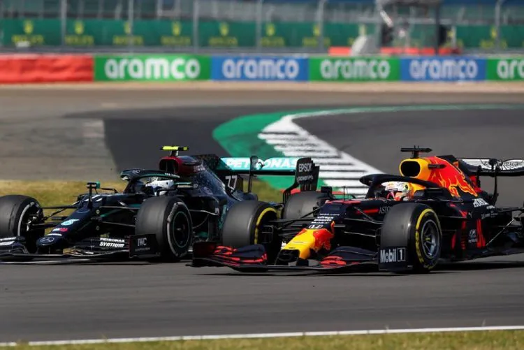 Max Verstappen hiến kế cho Red Bull nhằm hi vọng vượt qua Mercedes - Ảnh 1. Max Verstappen hiến kế cho Red Bull nhằm hi vọng vượt qua Mercedes - Ảnh 1.