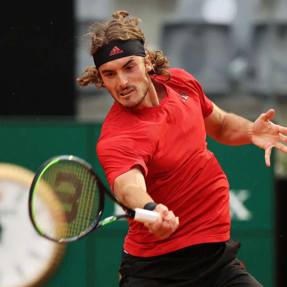 Ngược dòng ngoạn mục hạ Tsitsipas, Djokovic vào bán kết Italia mở rộng - Ảnh 1. Ngược dòng ngoạn mục hạ Tsitsipas, Djokovic vào bán kết Italia mở rộng - Ảnh 1.