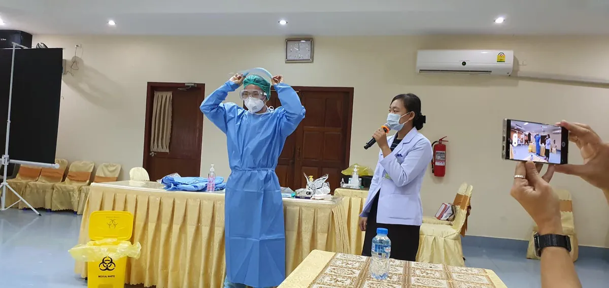 Chuyên gia y tế Việt Nam hỗ trợ cấp cứu kịp thời một thai phụ người Lào mắc COVID-19 - Ảnh 2. Chuyên gia y tế Việt Nam hỗ trợ cấp cứu kịp thời một thai phụ người Lào mắc COVID-19 - Ảnh 2.