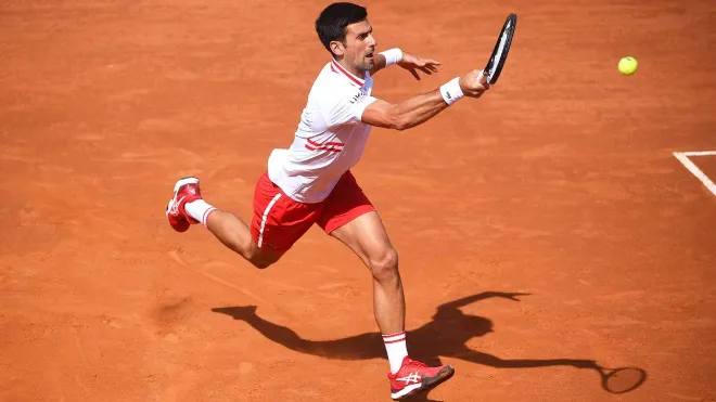 Ngược dòng ngoạn mục hạ Tsitsipas, Djokovic vào bán kết Italia mở rộng - Ảnh 2. Ngược dòng ngoạn mục hạ Tsitsipas, Djokovic vào bán kết Italia mở rộng - Ảnh 2.