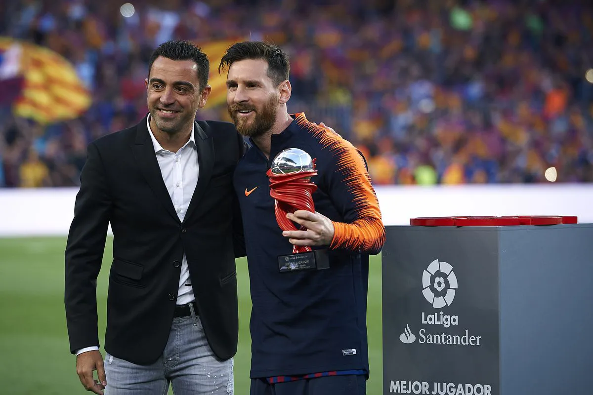 Xavi trở lại đàm phán với Barcelona - Ảnh 1.