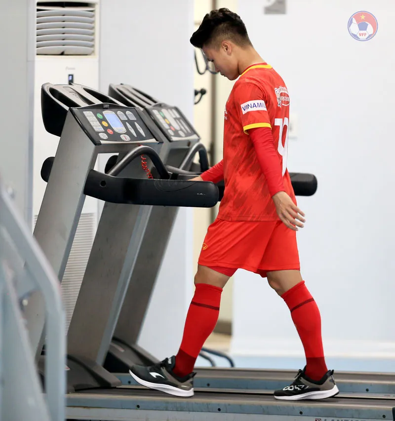 ĐT Việt Nam tăng tốc trong công tác chuẩn bị, Quang Hải mỏi cơ phải tập hồi phục - Ảnh 1. ĐT Việt Nam tăng tốc trong công tác chuẩn bị, Quang Hải mỏi cơ phải tập hồi phục - Ảnh 1.