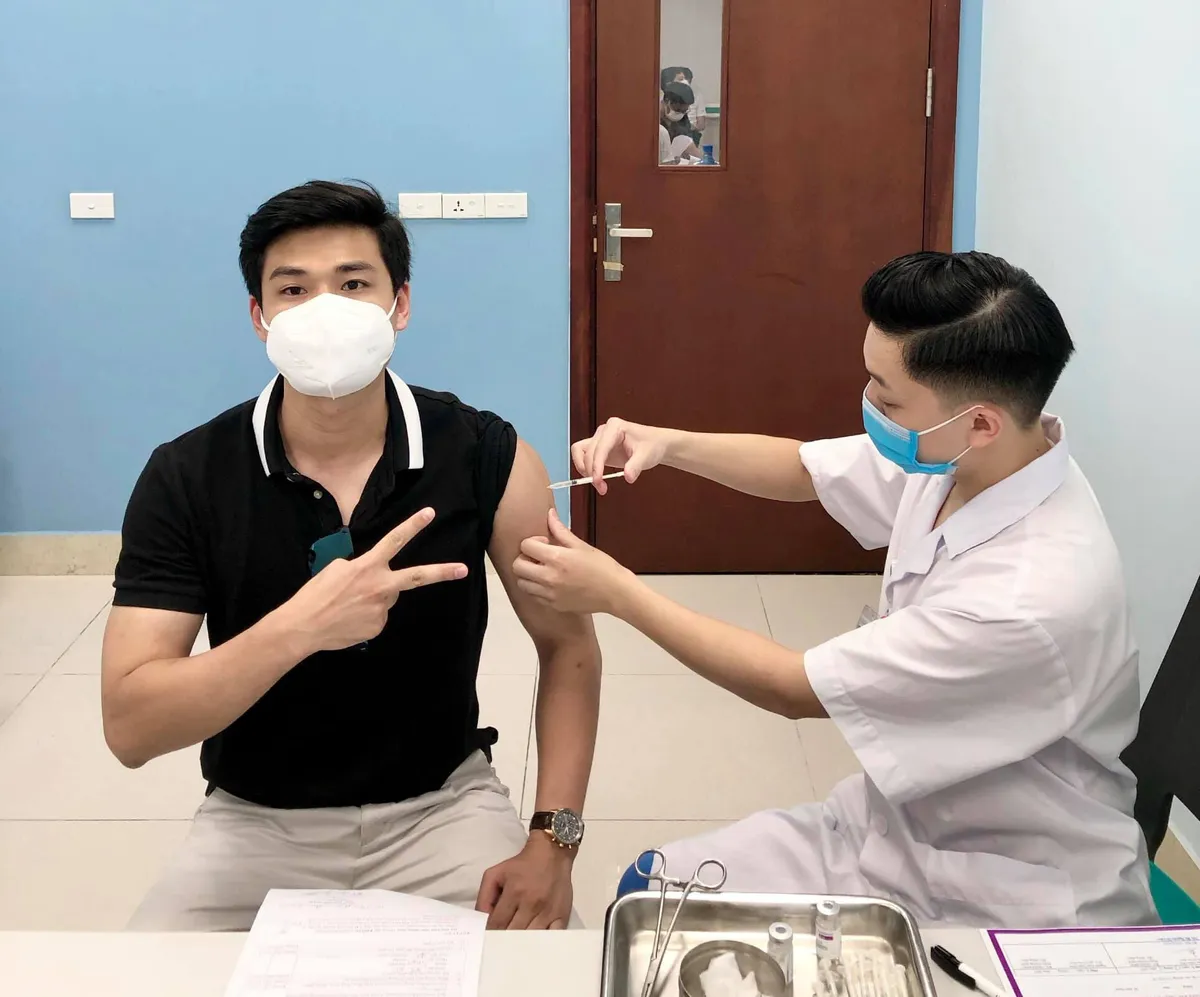 Loạt BTV, PV của VTV hào hứng đi tiêm vaccine ngừa COVID-19 - Ảnh 8.