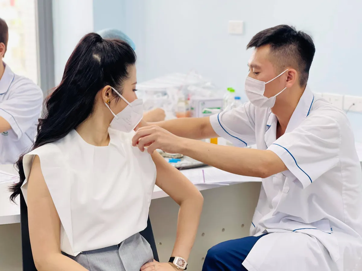 Loạt BTV, PV của VTV hào hứng đi tiêm vaccine ngừa COVID-19 - Ảnh 2.