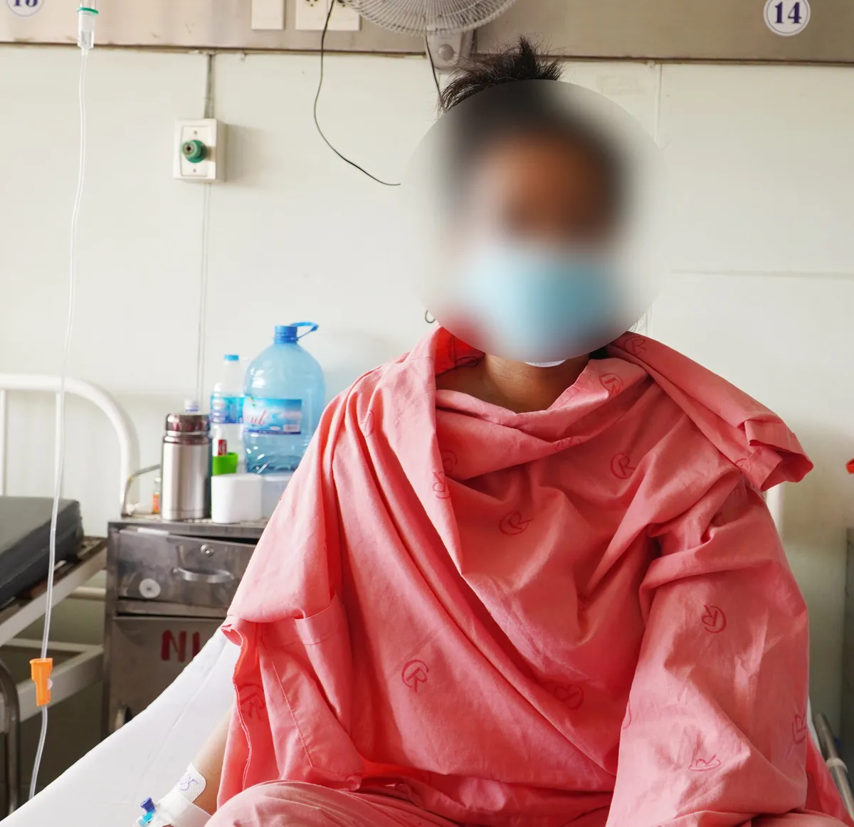 Mổ khẩn cứu nữ bệnh nhân bị đâm thủng tim - Ảnh 1.