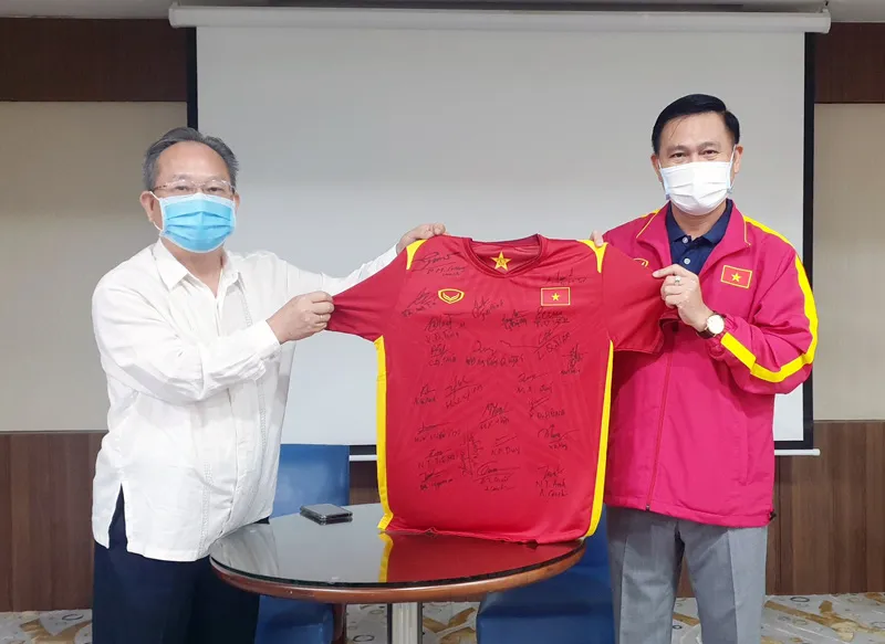Lãnh đạo Đại sứ quán Việt Nam tại UAE thăm và động viên ĐT Futsal Việt Nam - Ảnh 1. Lãnh đạo Đại sứ quán Việt Nam tại UAE thăm và động viên ĐT Futsal Việt Nam - Ảnh 1.