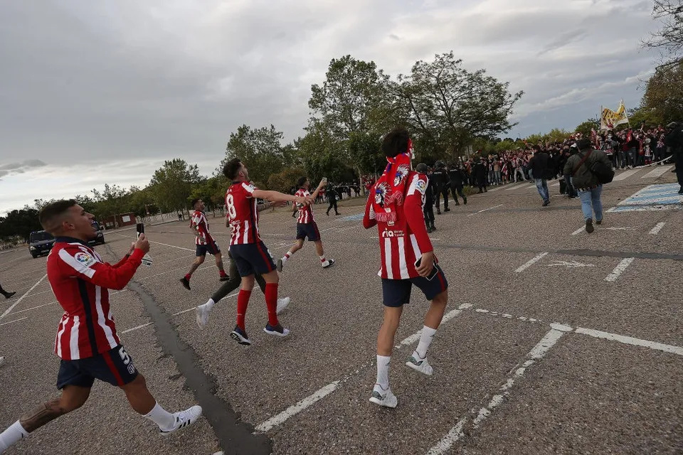 ẢNH: Atletico Madrid vô địch La Liga sau 7 năm chờ đợi - Ảnh 9. ẢNH: Atletico Madrid vô địch La Liga sau 7 năm chờ đợi - Ảnh 9.